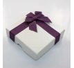 Dárková krabička s fialovou mašlí